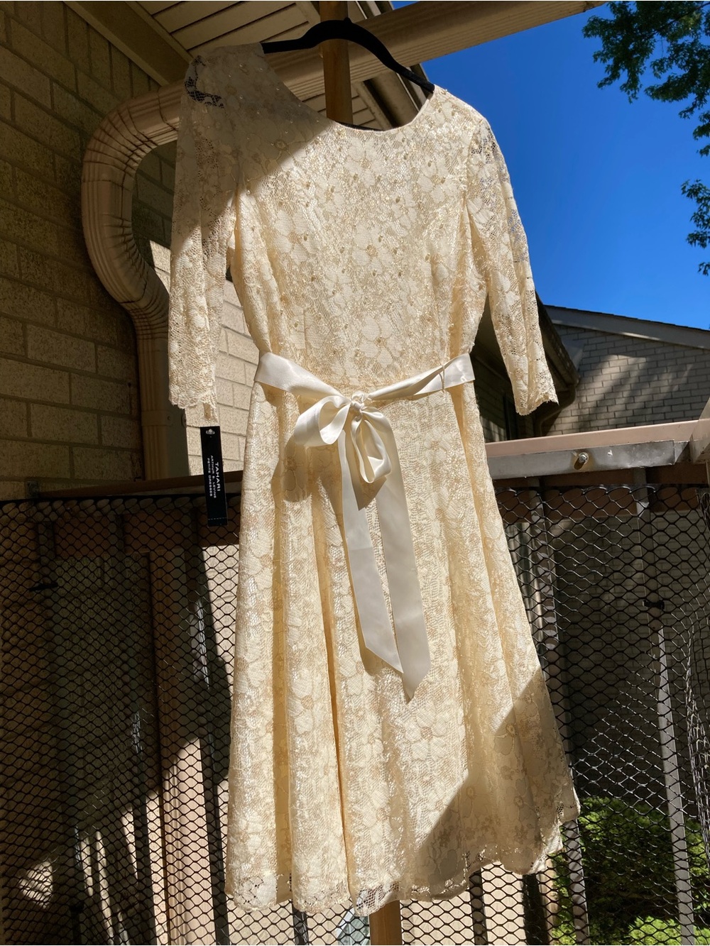 Tahari Vinny Dress Ivory Gold Floral Lace Pearl Accents 3/4 Sleeve Retro Wedding